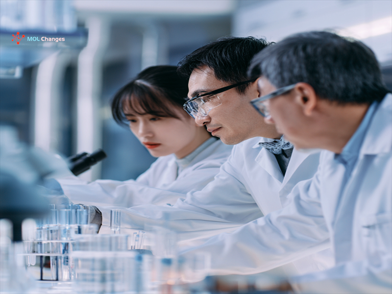 How Small Peptide CDMOs Outmaneuver Giants Like Lonza & Bachem